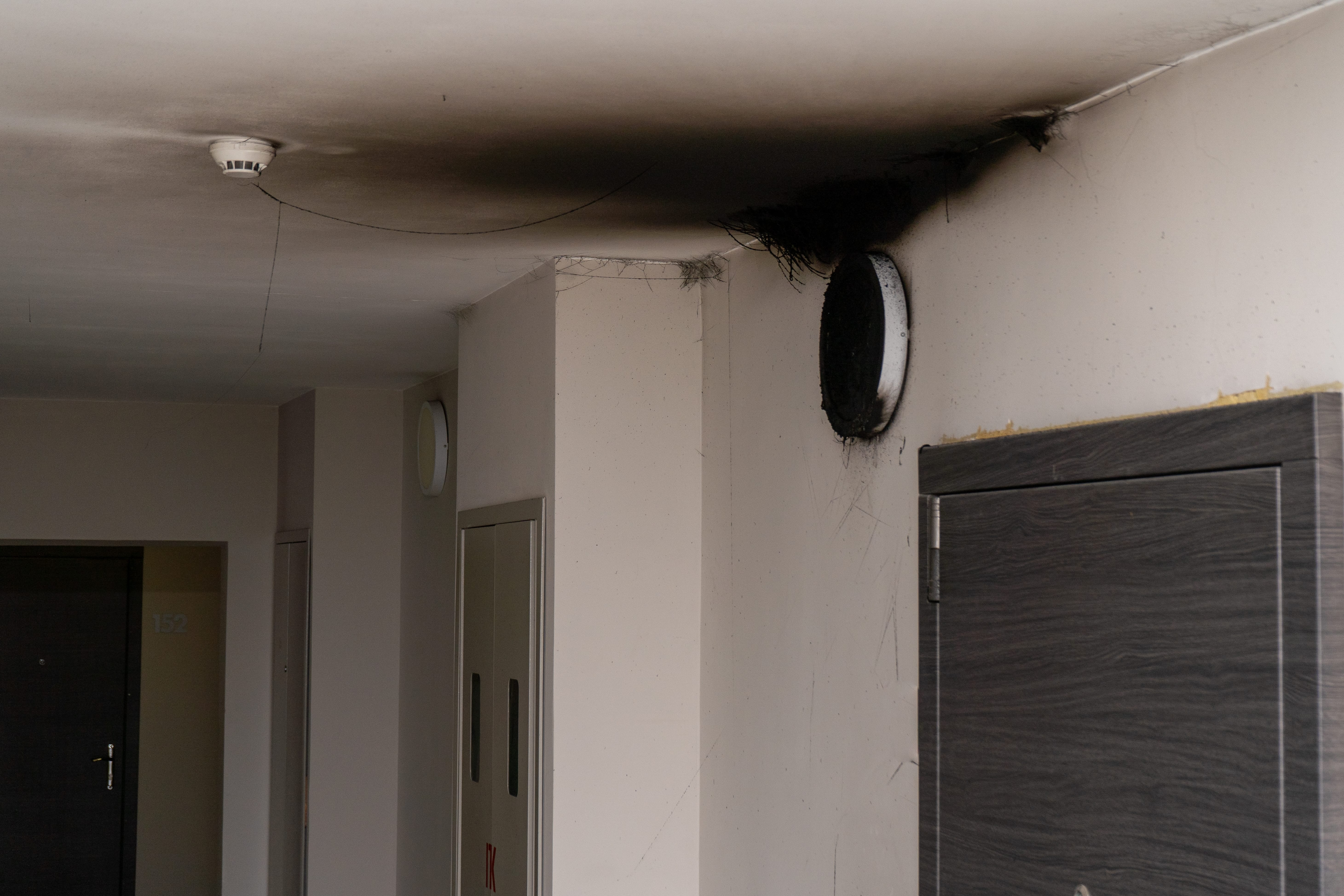burnt,out,led,lamp.,a,lampshade,lamp,on,the,wall