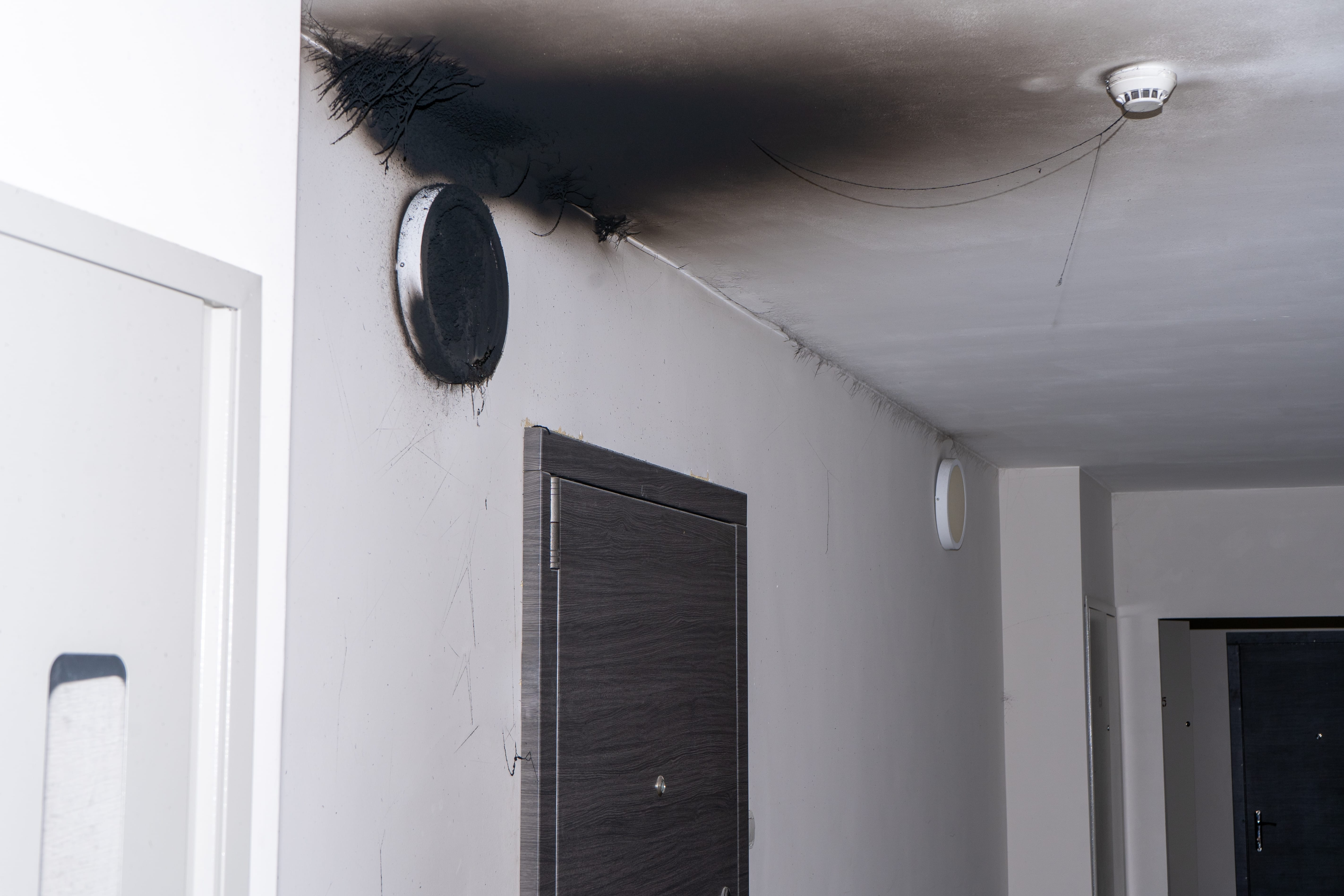 burnt,out,led,lamp.,a,lampshade,lamp,on,the,wall